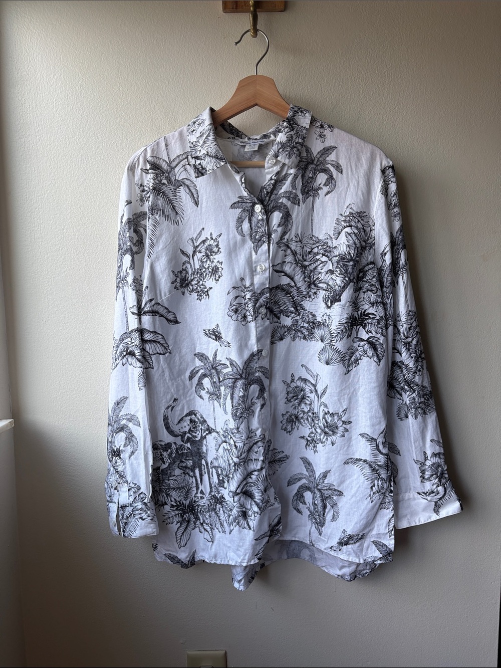 Tommy Bahama Women’s Linen Button Tropical Plants and Elephant Print Medium
